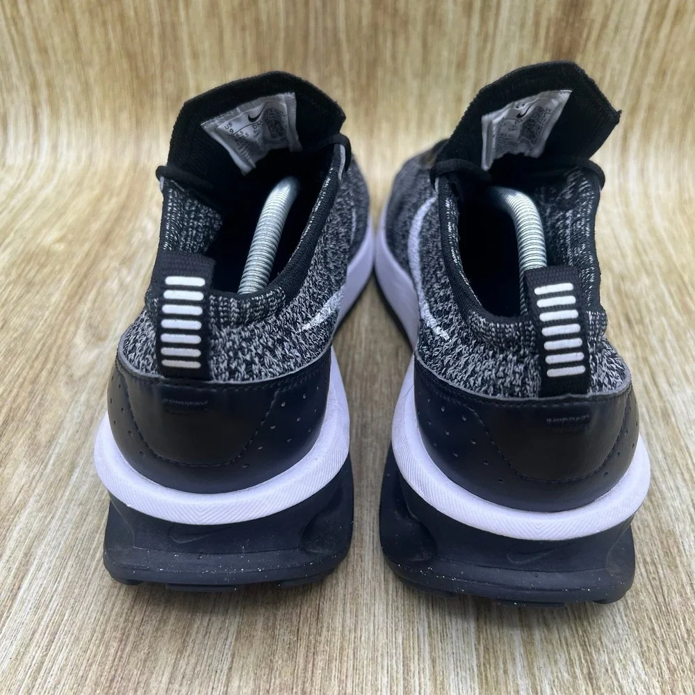 Nike Air Max Flyknit Racer Women's Size 9 Black White Oreo Sneakers DM9073-001